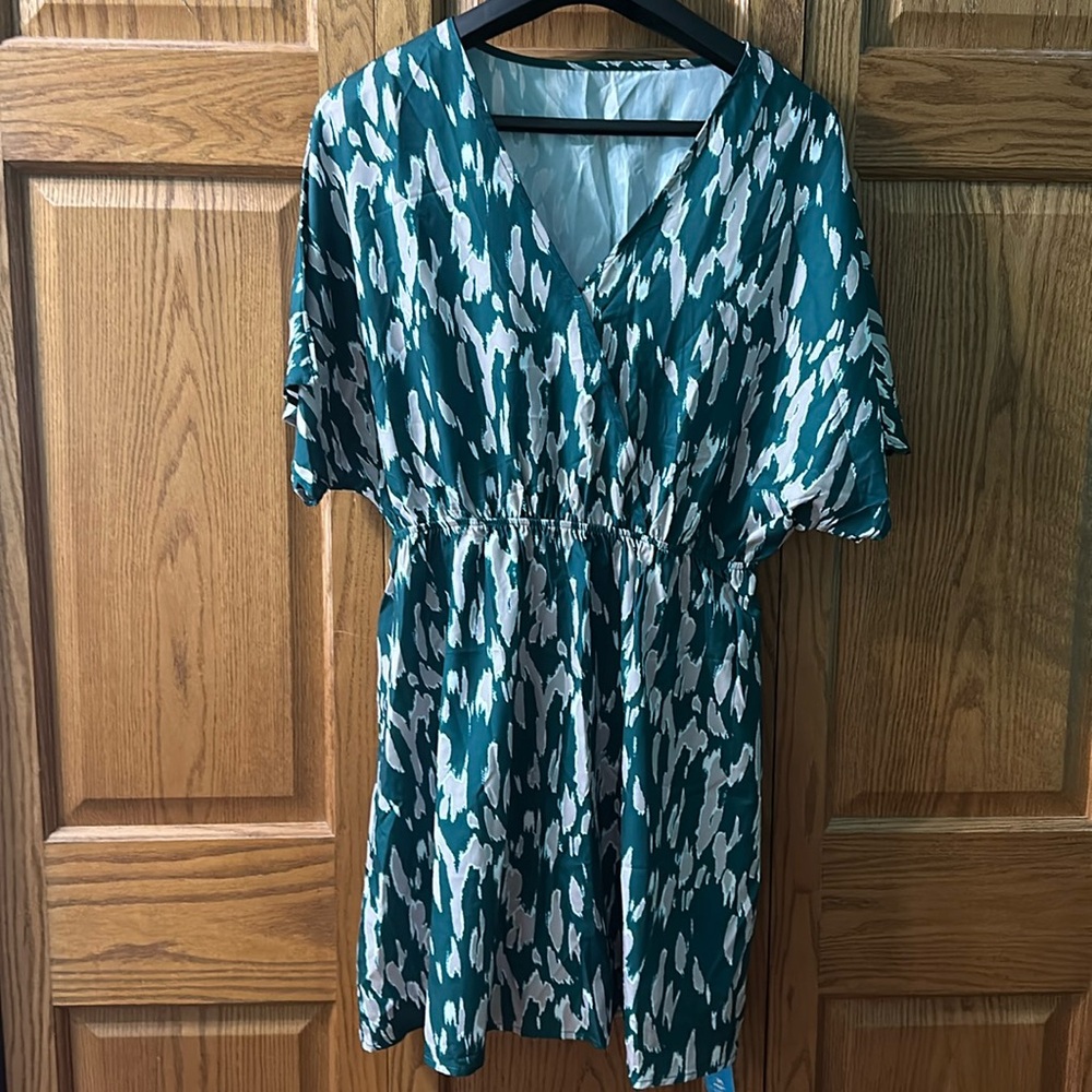 Beach coverup or dress new new size large Cupshe green and tan